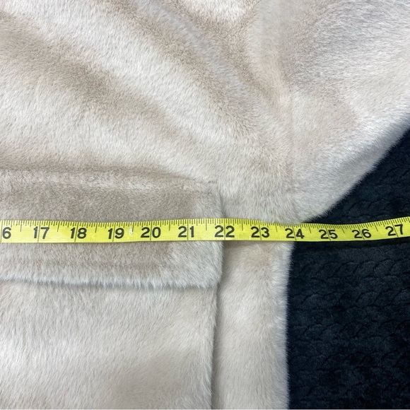 AKIRA Cream Fuzzy Bomber Jacket W LG. Pockets Buckle details PREPPY CITY - Picture 13 of 16